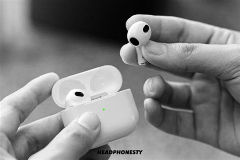 airpods blink green|airpods keeps flashing green.